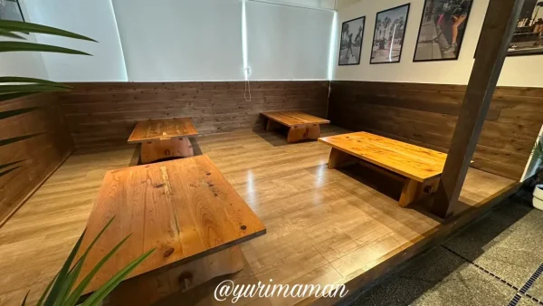 BONTEMPS松山店の店内イートインスペース｜韓国カフェらしいおしゃれな雰囲気2