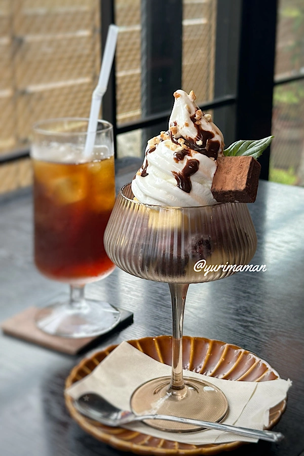 Cafe&Dining CieLのチョコレートパフェ1