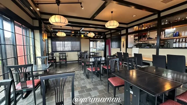 Cafe&Dining CieL店内の様子｜テーブル席のある落ち着いた空間
