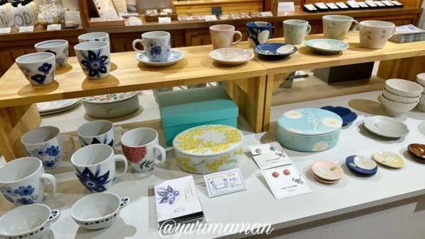 愛媛の特産品や工芸品が並ぶ「愛媛主義 at 古泉」の店内