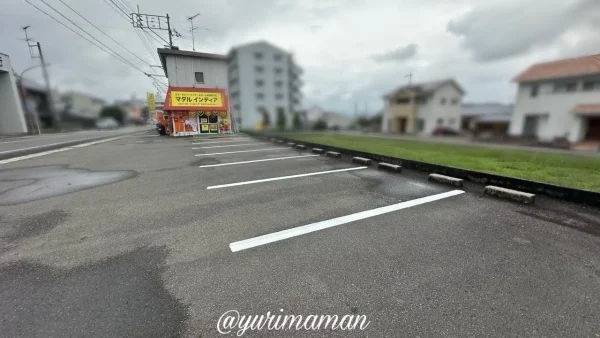 西条市小松町にオープンしたインド料理店「マダルインディア」駐車場