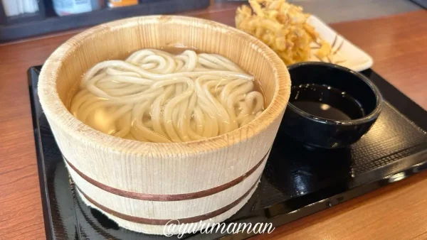 釜揚げうどんと一緒に注文した丸亀製麺のかき揚げ天ぷらセット