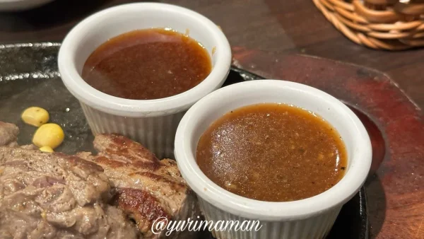 肉の日ランチで注文した牛2種食べ比べコンビ270g｜2種類のソース