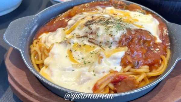 松屋の西条てっぱんナポリタン｜炙りチーズがとろけるハンバーグ1