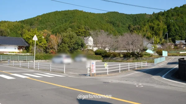 みま町コスモスまつりのコスモス畑周辺にある臨時駐車場