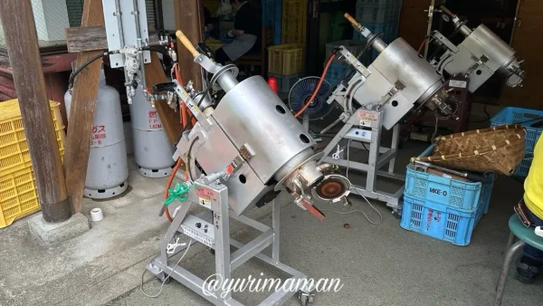 中山栗センターに設置された焼き栗の機械。栗をじっくり回転させながら焼き上げる。