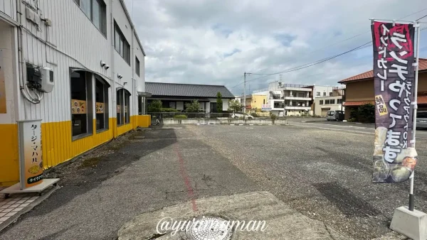西条市インド料理タージ・マハル東予店の駐車場