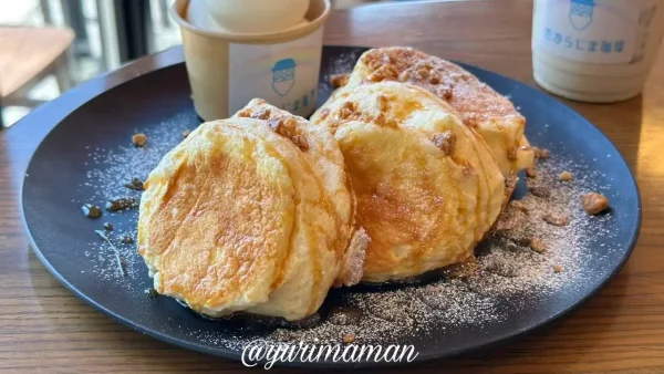 たからじま珈琲新居浜店のスフレパンケーキ（ナッツ＆キャラメルソース）1