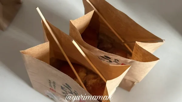 丸亀製麺「うどーなつ」キッチンカーでは竹串をつけてくれる