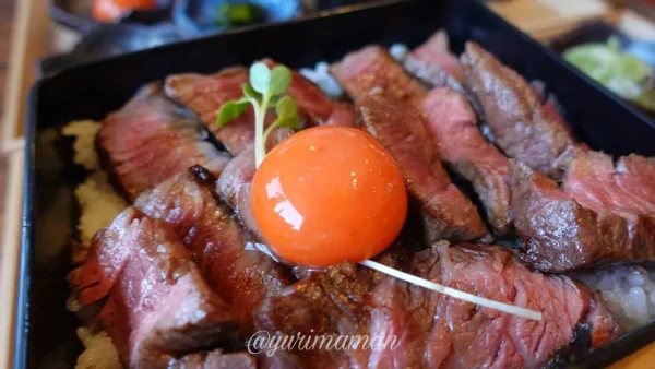 焼肉ちかき仕入れのお肉を使った肉重ランチ、焼鳥ちかき狼煙
