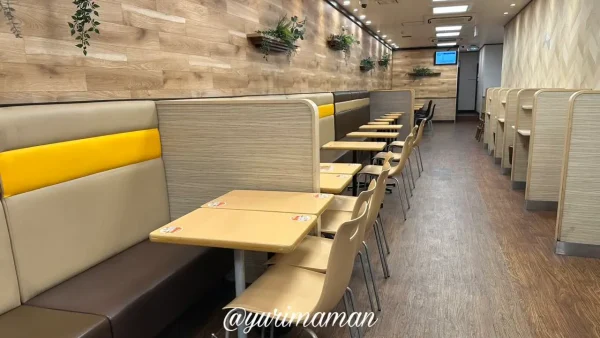 ゼッテリア松山銀天街店の内観（ロッテリア跡地にオープン）2