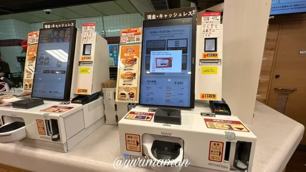 ゼッテリア松山銀天街店の内観（ロッテリア跡地にオープン）1