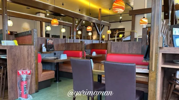 びっくりドンキー衣山店（松山市）の内観写真1