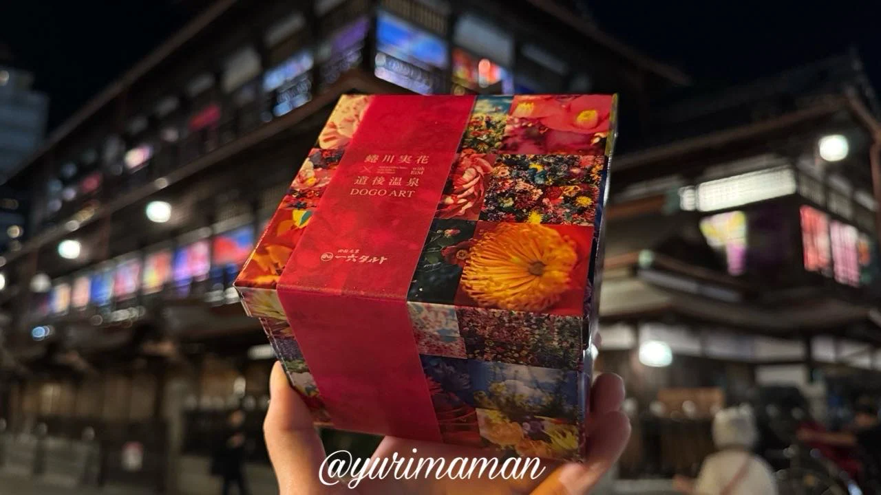 蜷川実花 with EiMデザインの限定パッケージ一六タルト。お土産にぴったりな華やかさ2