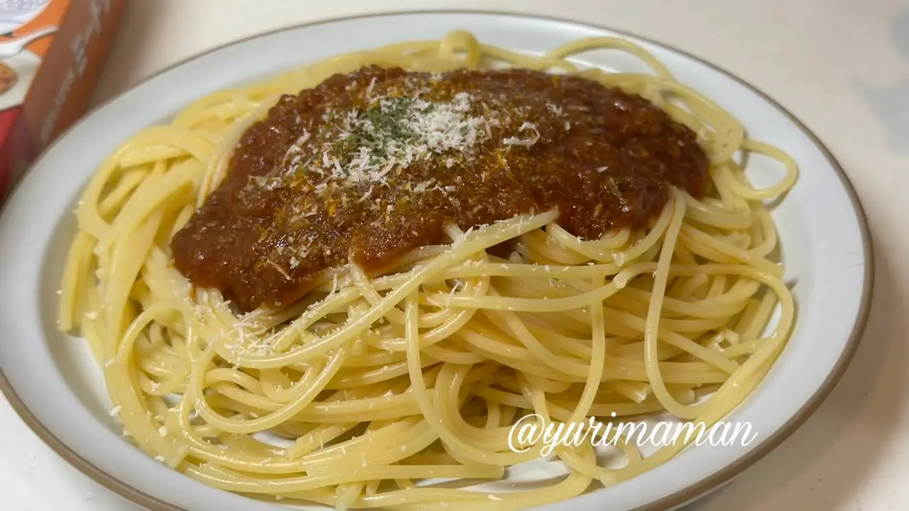 昭和レトロな味ミートソースをかけたパスタの完成写真(チーズトッピング) - ゆりママんブログ 昭和レトロな味ミートソースをかけたパスタの完成写真(チーズトッピング)