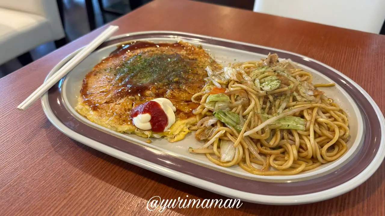 ハイコックの人気メニューお好み焼きと焼きそばコンビ2
