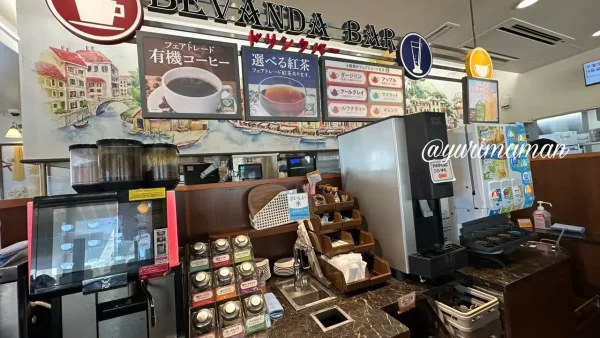 ジョリーパスタのドリンクバーコーナー