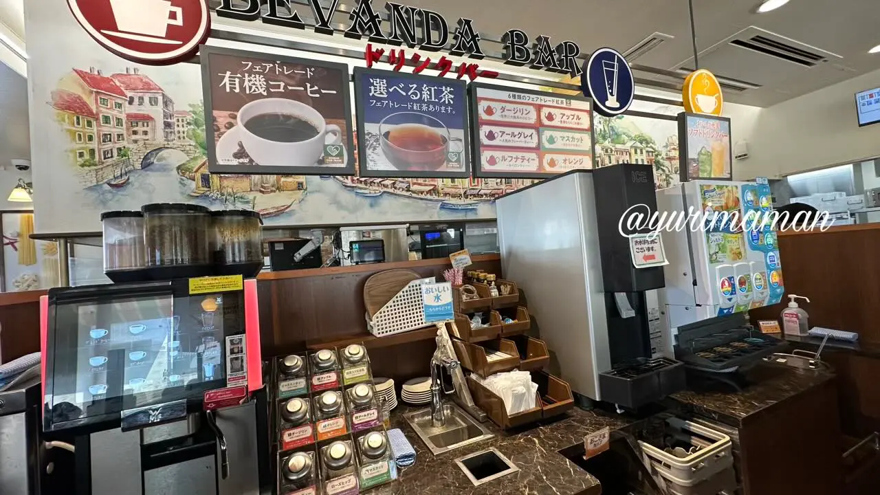 ジョリーパスタのドリンクバーコーナー