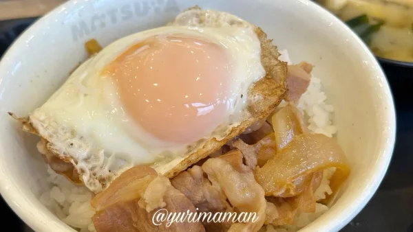 松屋・松のや 東予丹原店の牛皿をのせたご飯