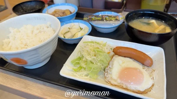 松屋・松のや 東予丹原店のモーニング ソーセージエッグ定食2
