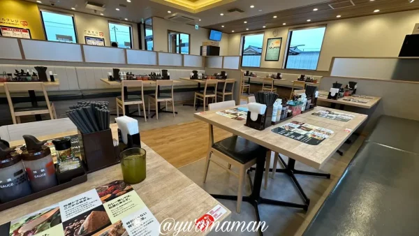 松屋・松のや 東予丹原店のテーブル席