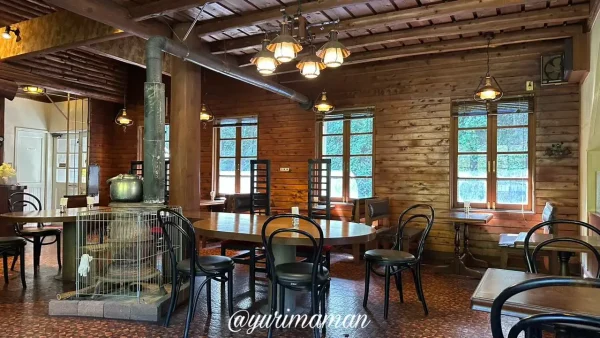 ストーブがあるレトロなカフェ空間 - ゆりママんブログ ストーブがあるレトロなカフェ空間