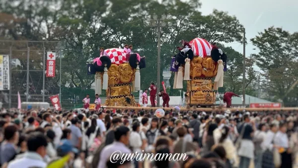 山根グラウンドで見る太鼓台のかきくらべ