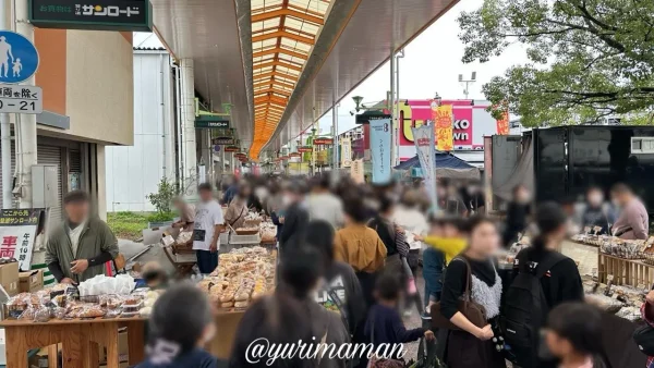 にいはまパンマルシェ2025 会場の登道サンロード商店街の様子1 - ゆりママんブログ にいはまパンマルシェ2025 会場の登道サンロード商店街の様子1