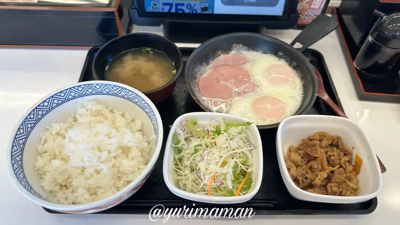 吉野家 11号線松山久米店の朝定食(Wハムエッグ牛小鉢定食)の全体写真1 - ゆりママんブログ 吉野家 11号線松山久米店の朝定食(Wハムエッグ牛小鉢定食)の全体写真1
