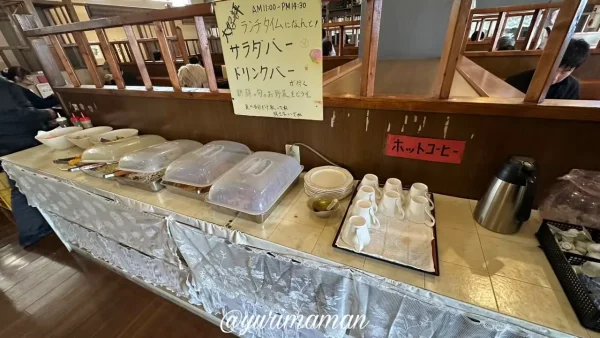 味源のランチタイム限定サラダバーとドリンクバーコーナーの様子 - ゆりママんブログ 味源のランチタイム限定サラダバーとドリンクバーコーナーの様子