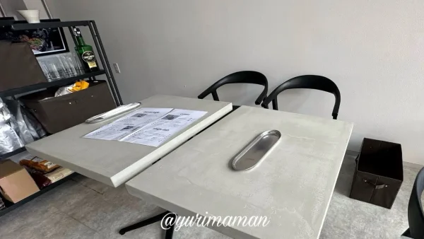 松山市のdairy chai stand & foodの店内。コンクリート調で無機質なスタイリッシュ空間 - ゆりママんブログ 松山市のdairy chai stand & foodの店内。コンクリート調で無機質なスタイリッシュ空間