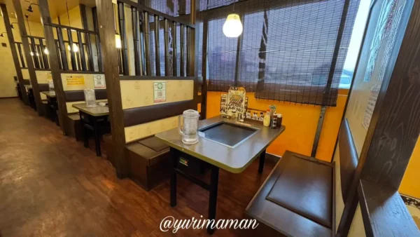 道とん堀新居浜店の内観席（テーブル席）