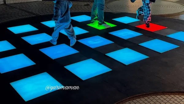 フェスタルーチェ 光る床パネル イルミネーション2 - ゆりママんブログ フェスタルーチェ 光る床パネル イルミネーション2