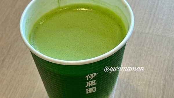 茶寮 伊藤園 松山市駅前店の濃厚な抹茶ラテ（ホット）