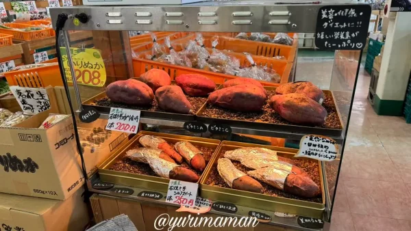 今治市まるひろ店内に並ぶ石焼き芋用の焼き台コーナー - ゆりママんブログ 今治市まるひろ店内に並ぶ石焼き芋用の焼き台コーナー