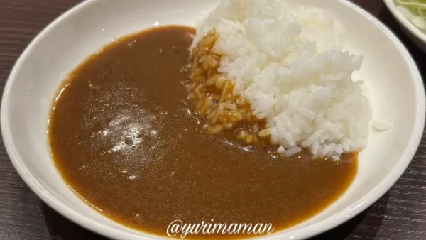 おむらいす亭の平日ランチで食べられるピリ辛カレー