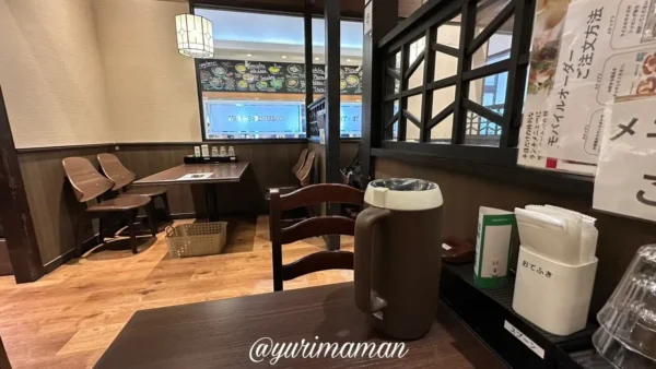 おむらいす亭 愛媛イオンモール新居浜店の店内