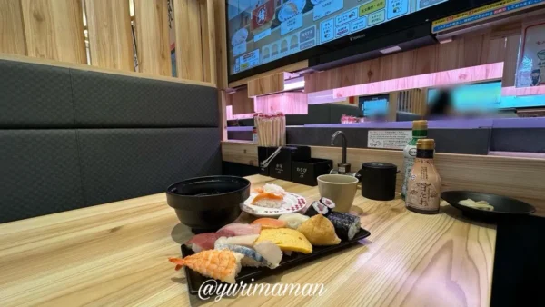 スシローの平日限定ランチセット（赤だし付き）2