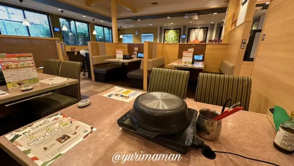 しゃぶ葉今治ワールドプラザ店の店内席とランチタイムの雰囲気1