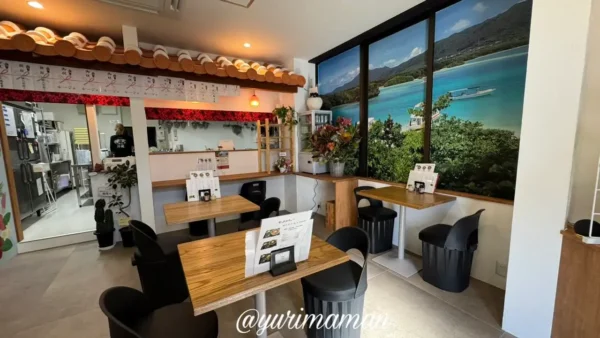 とんぼや店内の石垣島の風景写真1