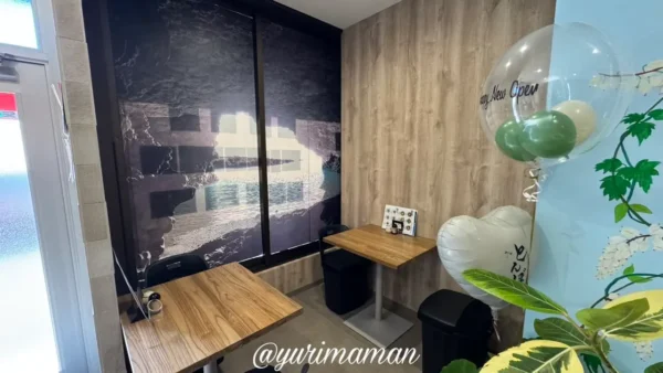 とんぼや店内の石垣島の風景写真2