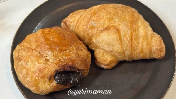 トライアル西条店で購入したミニパンオショコラとプチクロワッサン2