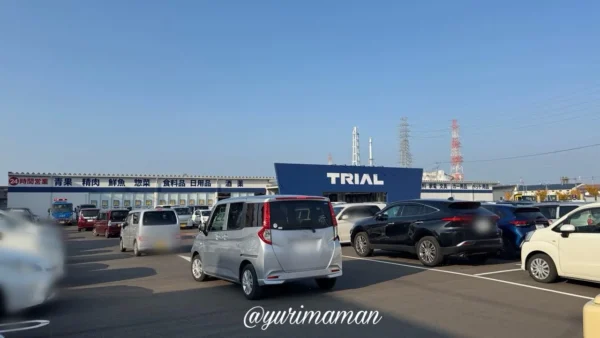 トライアル西条店オープン初日の駐車場の混雑