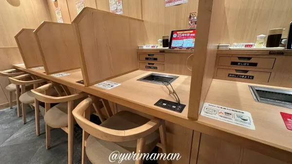 焼肉食堂炎蔵の1人焼肉に最適なカウンター席の様子1