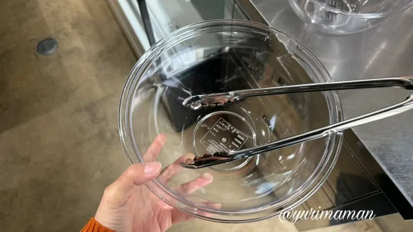 麻辣湯「縁（yuan）」で具材を選ぶための透明ボウル