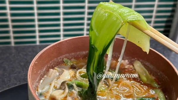 麻辣湯「縁（yuan）」のチンゲンサイをリフトアップした様子