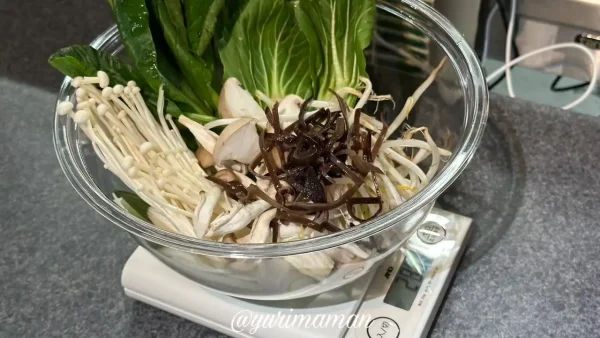 麻辣湯専門店「縁（yuan）」の具材が入ったボウル