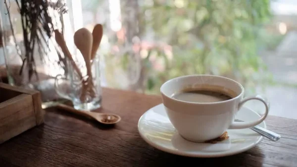 記事を読み終えたあとにゆっくり一息つける、静かなカフェの雰囲気