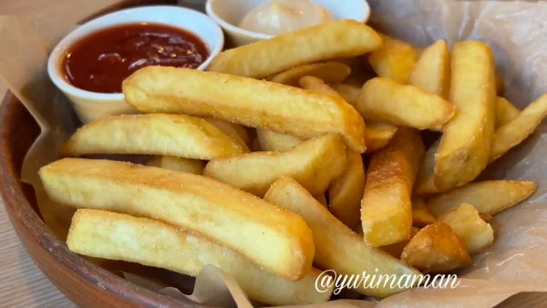 びっくりドンキー満喫セットで選んだフライドポテト。太めでボリュームがある