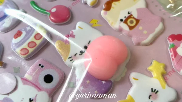 子どもが特に気に入っている桃尻モチーフのボンボンドロップシール